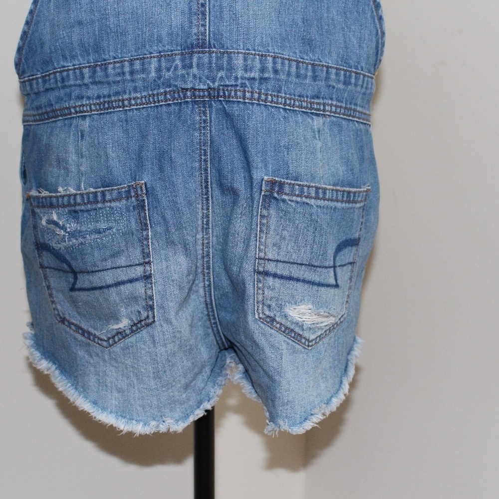 American Eagle, distressed  overalls jean Shorts Medium - Picture 5 of 9
